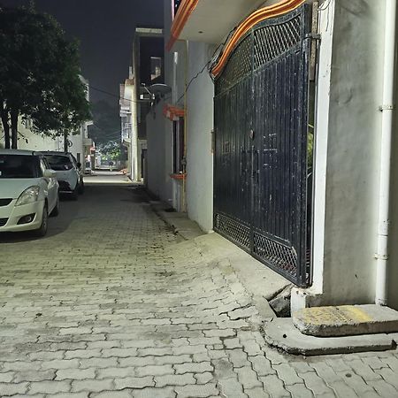 Girija Shail Bhavan Ayodhya ภายนอก รูปภาพ